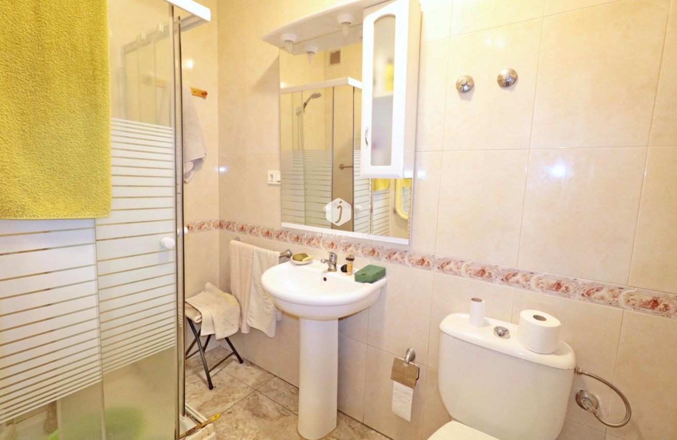 Resale - Chalet -
Torrevieja - Torretas