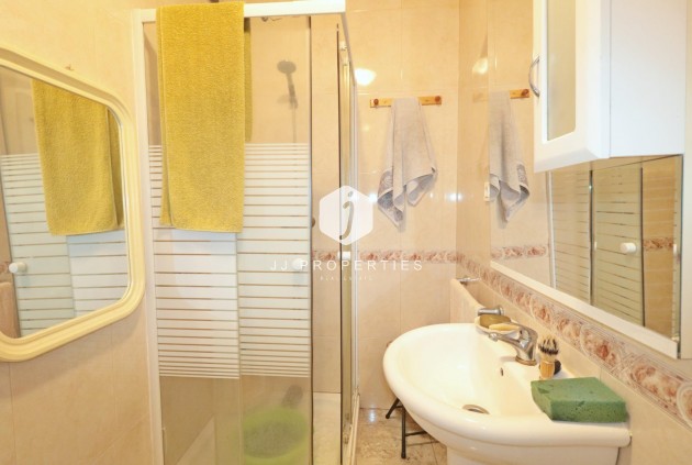 Resale - Chalet -
Torrevieja - Torretas