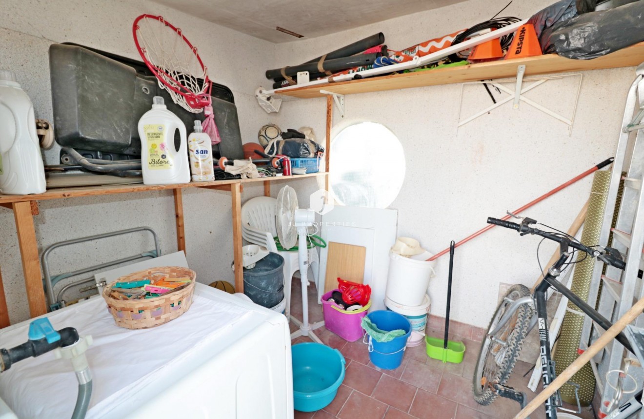 Resale - Chalet -
Torrevieja - Torretas