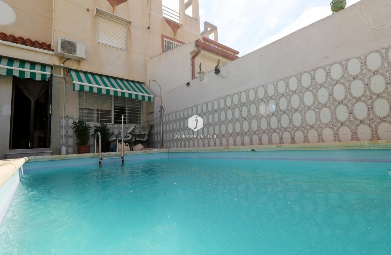 Resale - Chalet -
Torrevieja - Torretas