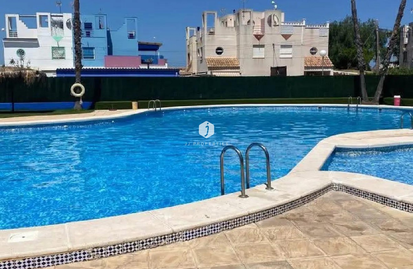 Resale - Chalet -
Torrevieja - Torretas