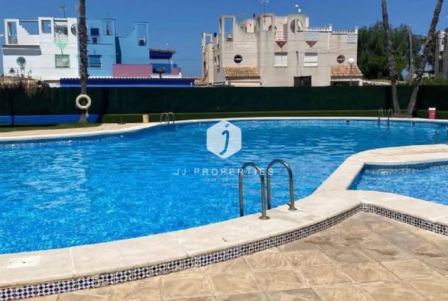 Resale - Chalet -
Torrevieja - Torretas