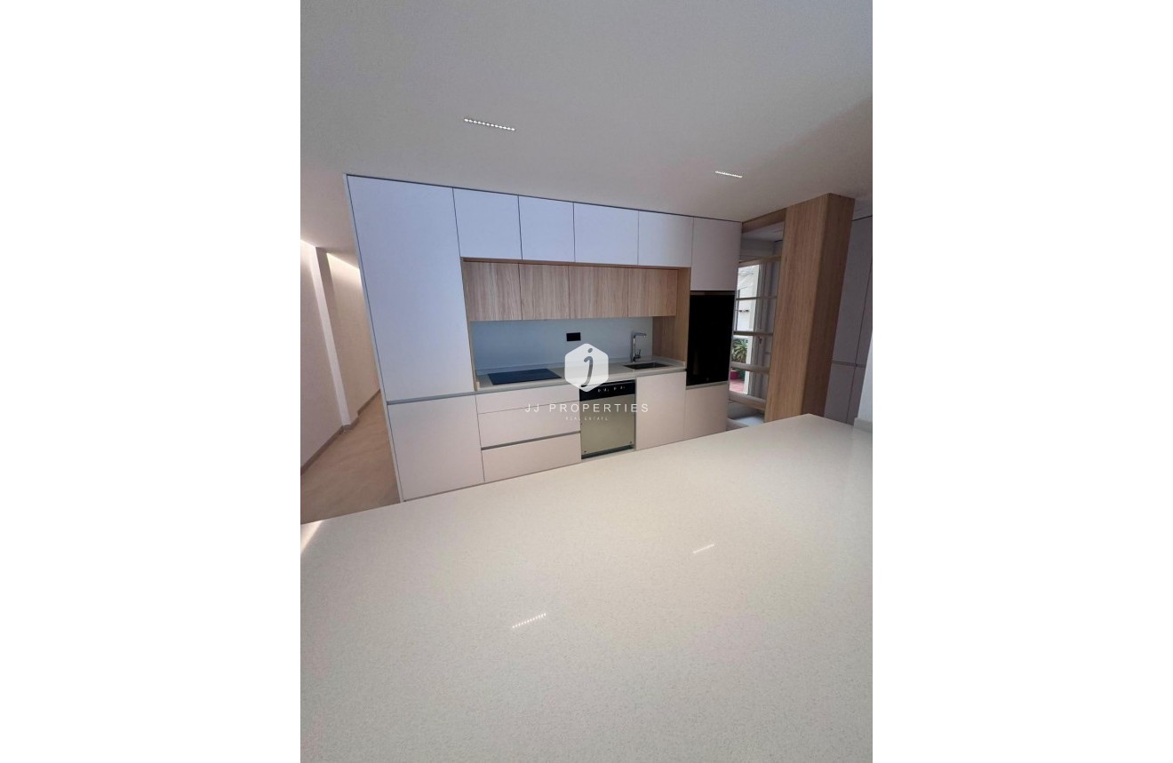 D'occasion - Appartement -
Torrevieja - Centro
