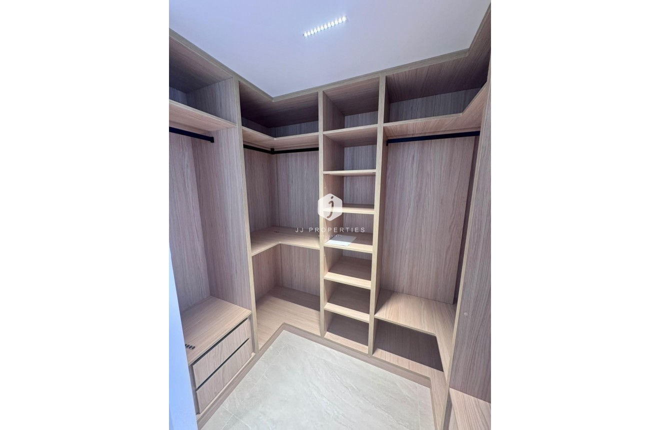 D'occasion - Appartement -
Torrevieja - Centro