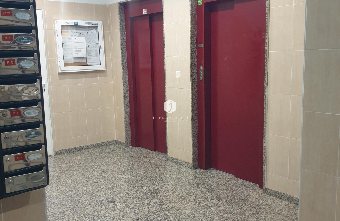 Segunda mano - Apartamento / piso -
Torrevieja - PARQUE DE LAS NACIONES