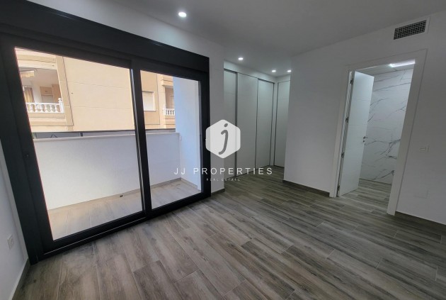 Z drugiej ręki - Mieszkanie w bloku -
Torrevieja - Playa del Cura
