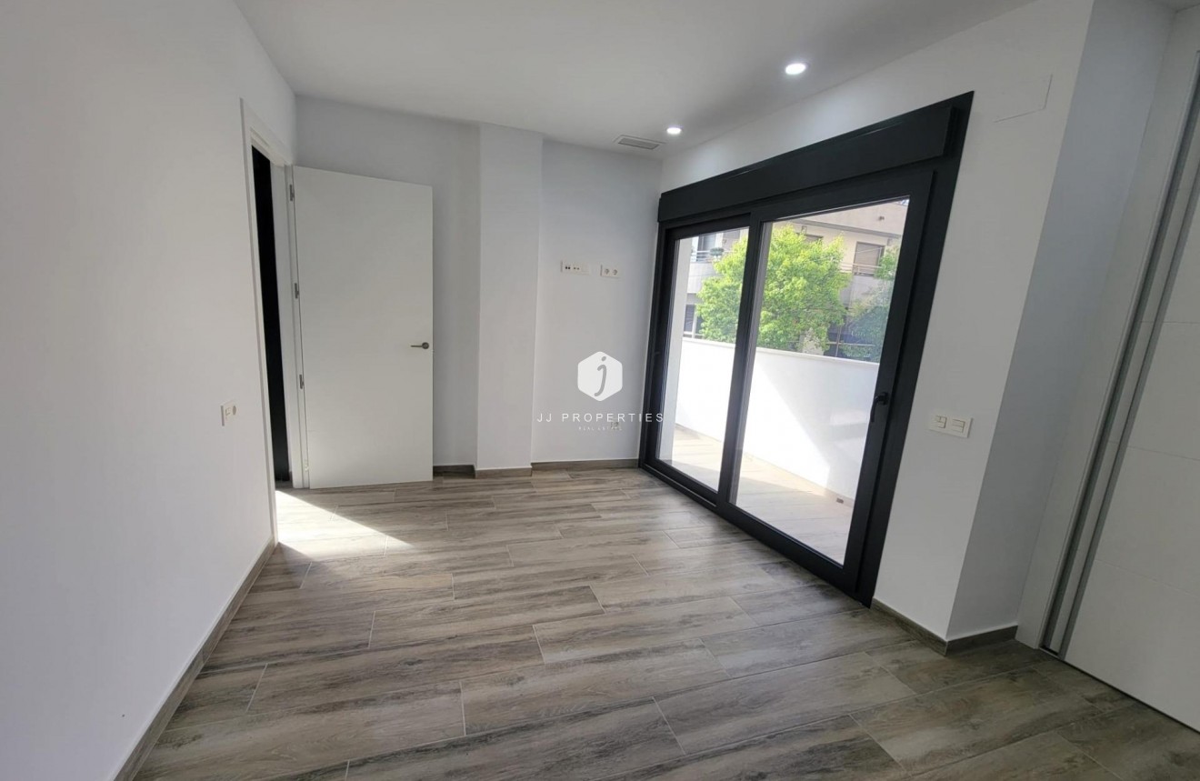 Z drugiej ręki - Mieszkanie w bloku -
Torrevieja - Playa del Cura