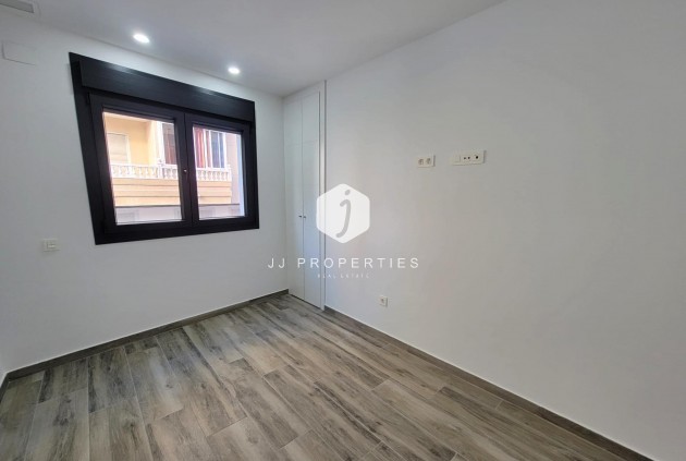 Z drugiej ręki - Mieszkanie w bloku -
Torrevieja - Playa del Cura