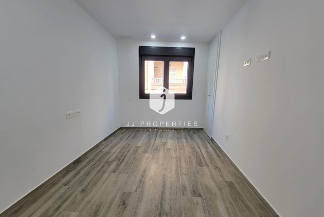 Z drugiej ręki - Mieszkanie w bloku -
Torrevieja - Playa del Cura