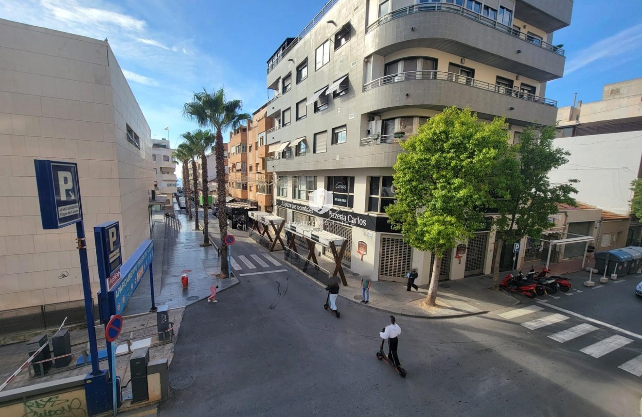 Z drugiej ręki - Mieszkanie w bloku -
Torrevieja - Playa del Cura