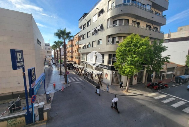 Z drugiej ręki - Mieszkanie w bloku -
Torrevieja - Playa del Cura