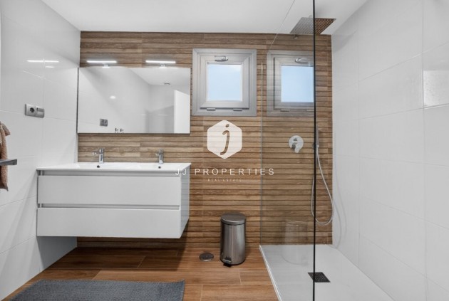 Segunda mano - Chalet -
Torrevieja - La veleta