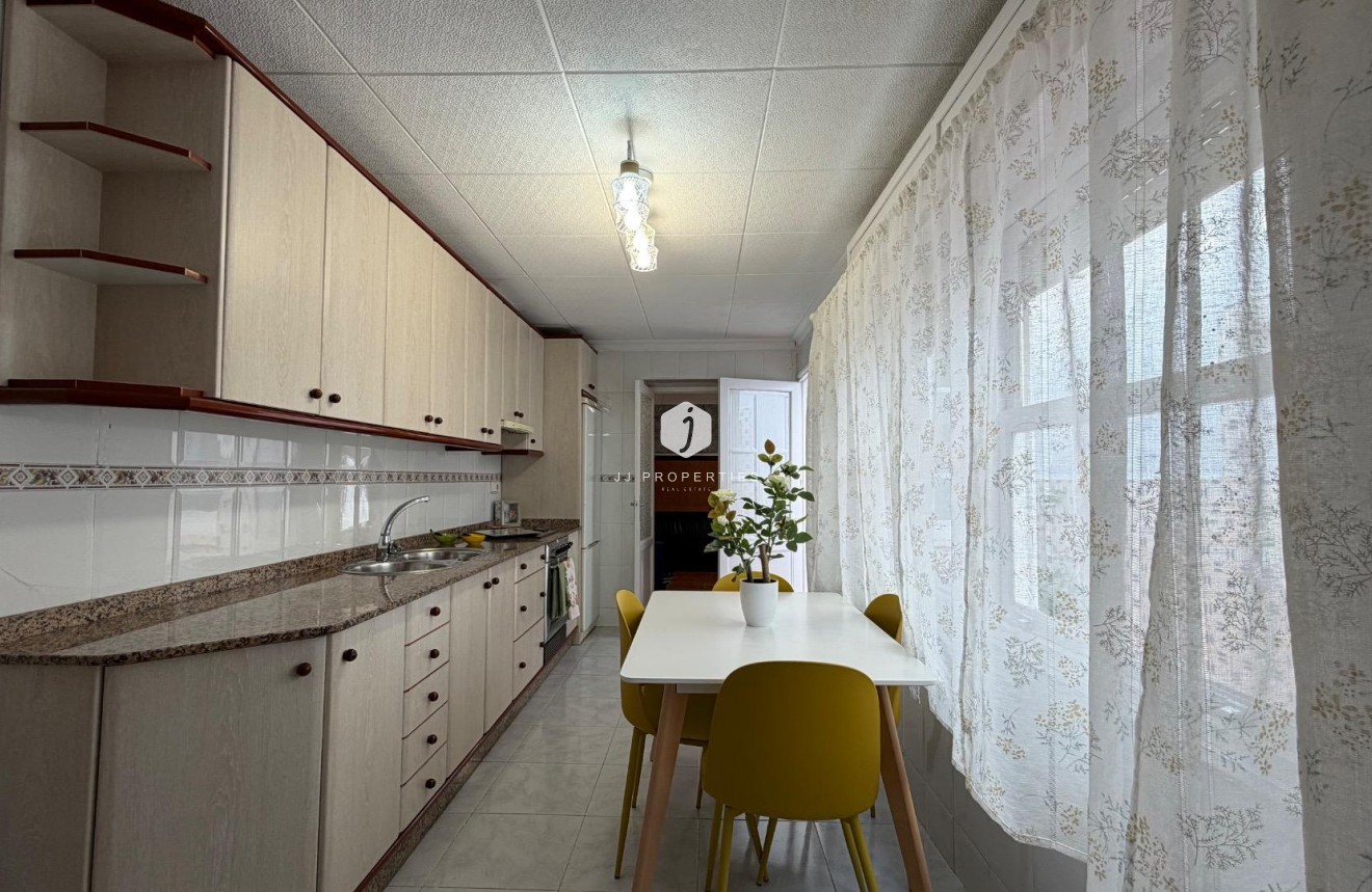 Aus zweiter Hand - Wohnung -
Torrevieja - Centro