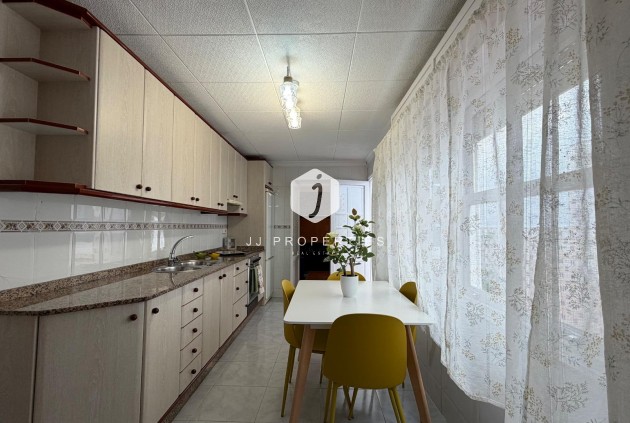 Aus zweiter Hand - Wohnung -
Torrevieja - Centro