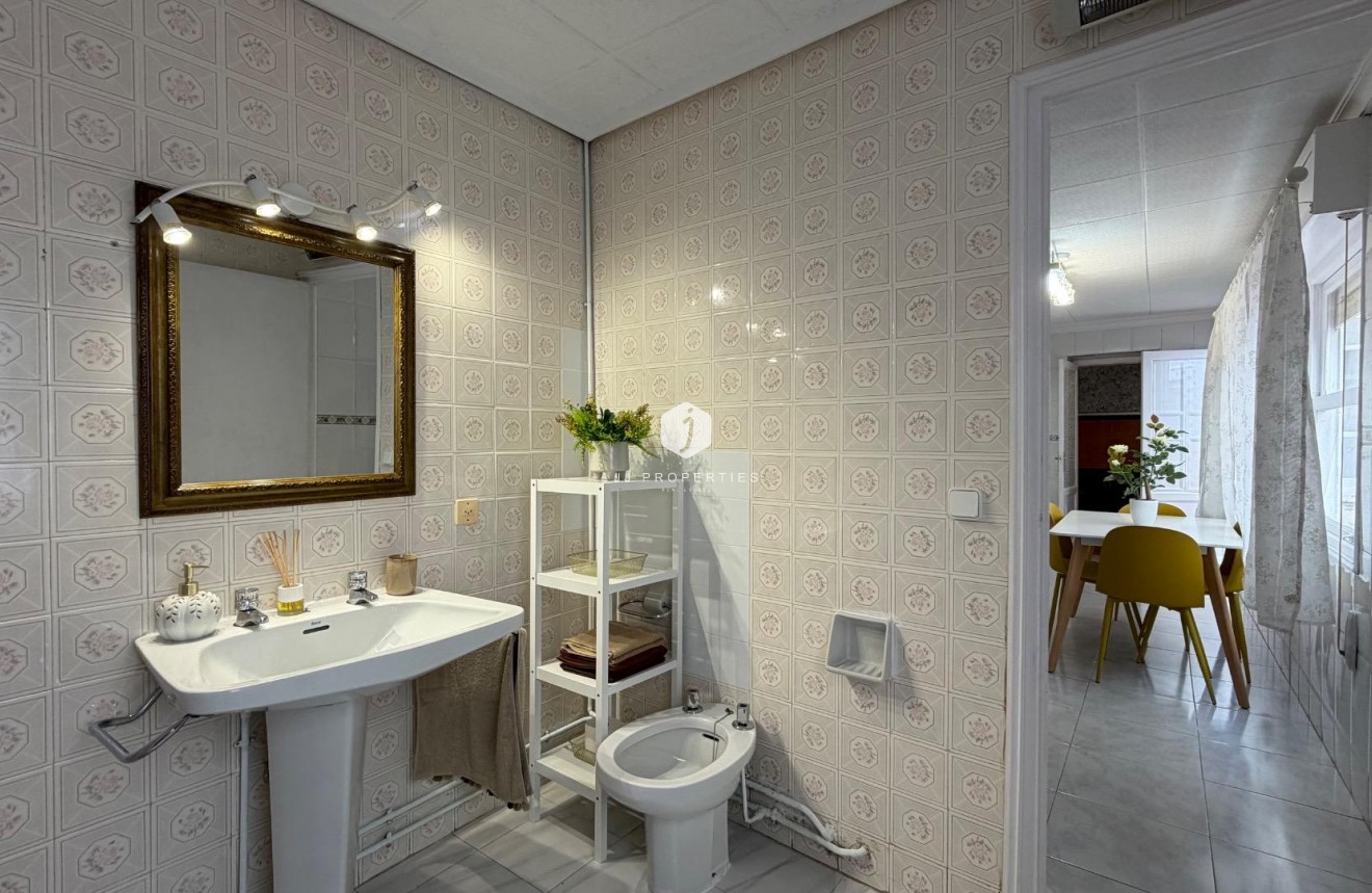 Aus zweiter Hand - Wohnung -
Torrevieja - Centro