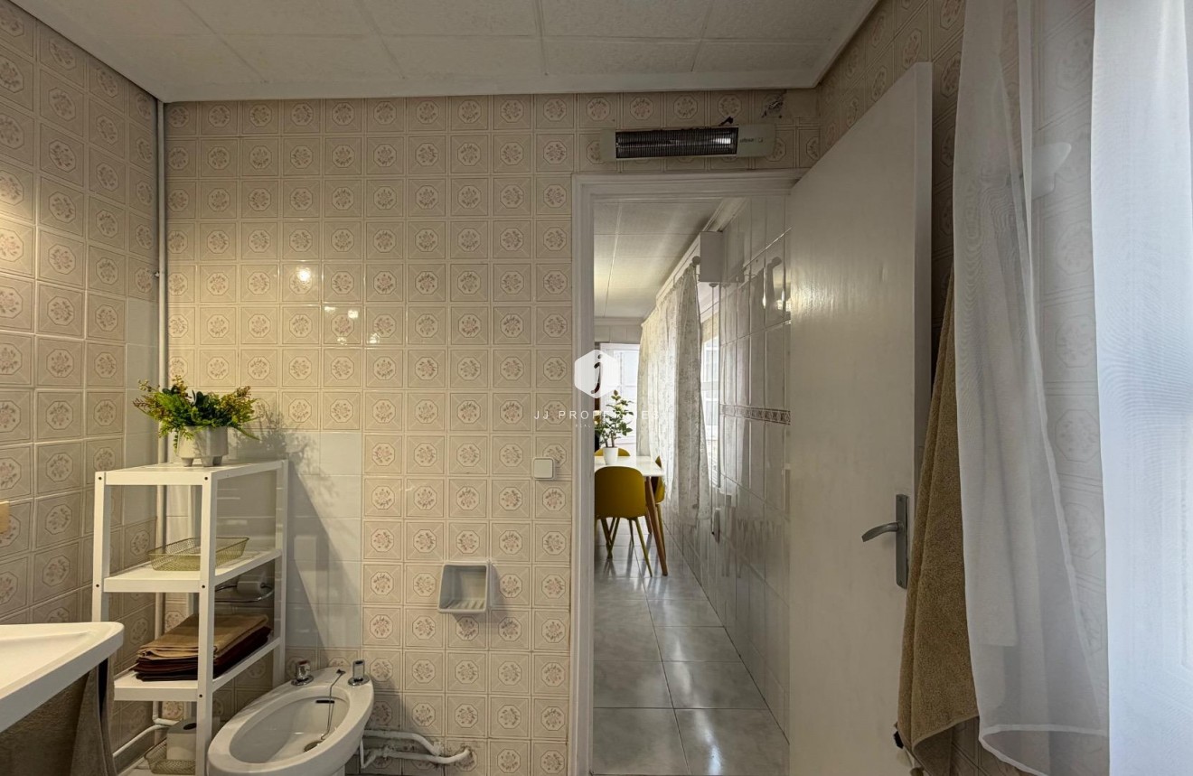 Aus zweiter Hand - Wohnung -
Torrevieja - Centro