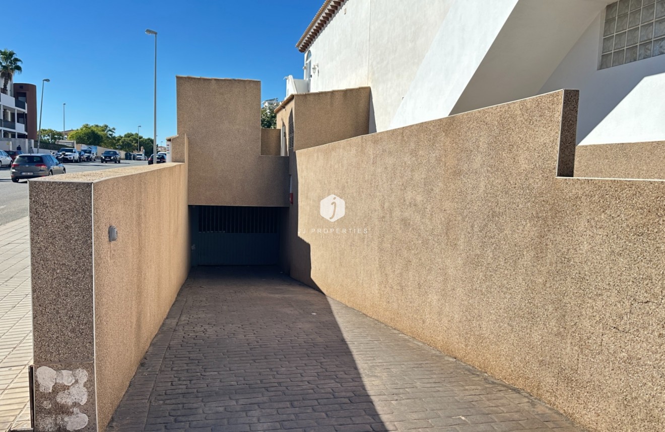 Aus zweiter Hand - Bungalow -
Punta Prima - Costa Blanca