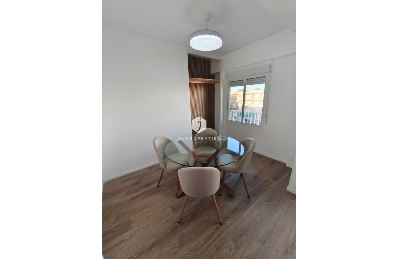 Tweedehands - Penthouse -
Punta Prima - Costa Blanca